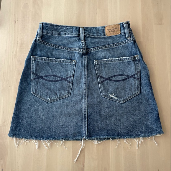 Abercrombie & Fitch distressed denim high waisted mini skirt - Picture 2 of 5